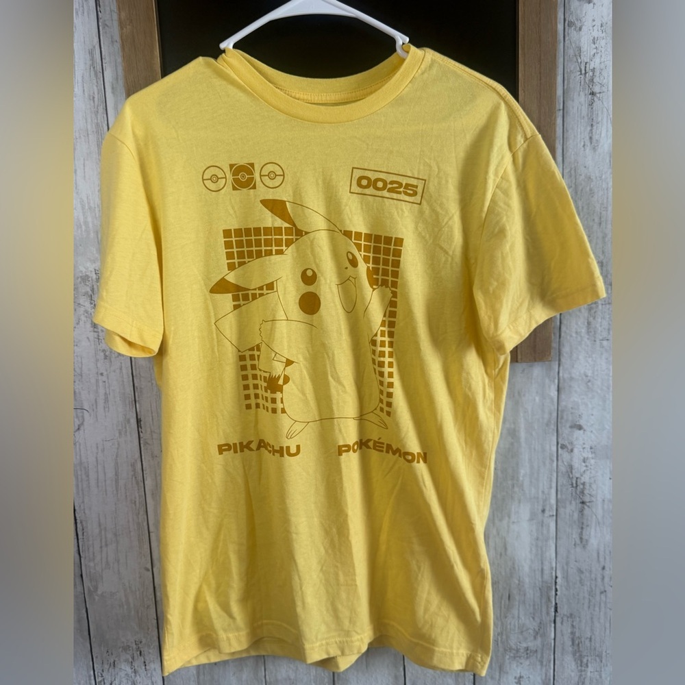 Pokemon Pikachu T-Shirt Adult XS Yellow 0025 Kanto Region Pokeball Short Sleeve